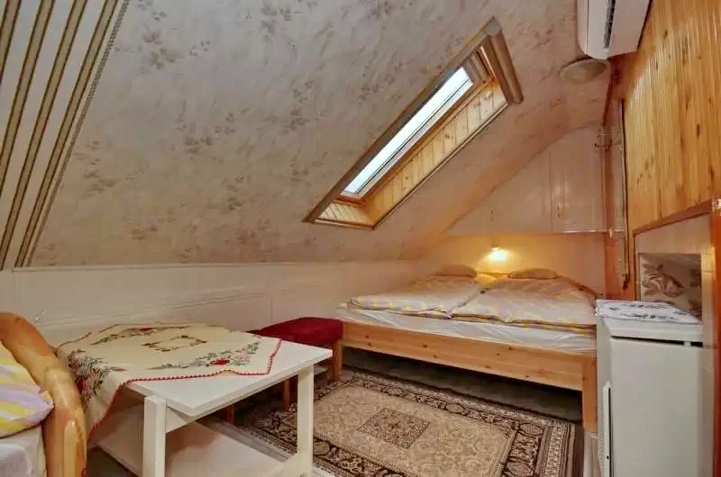 Jula Cazare | Sat de vacanță (K0111-29) Imaginea poate fi supusă drepturilor de autor. Se recomandă contactarea titularului drepturilor.