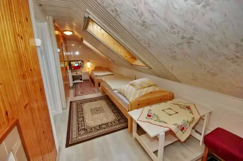 Jula Cazare | Sat de vacanță (K0111-30) Imaginea poate fi supusă drepturilor de autor. Se recomandă contactarea titularului drepturilor.