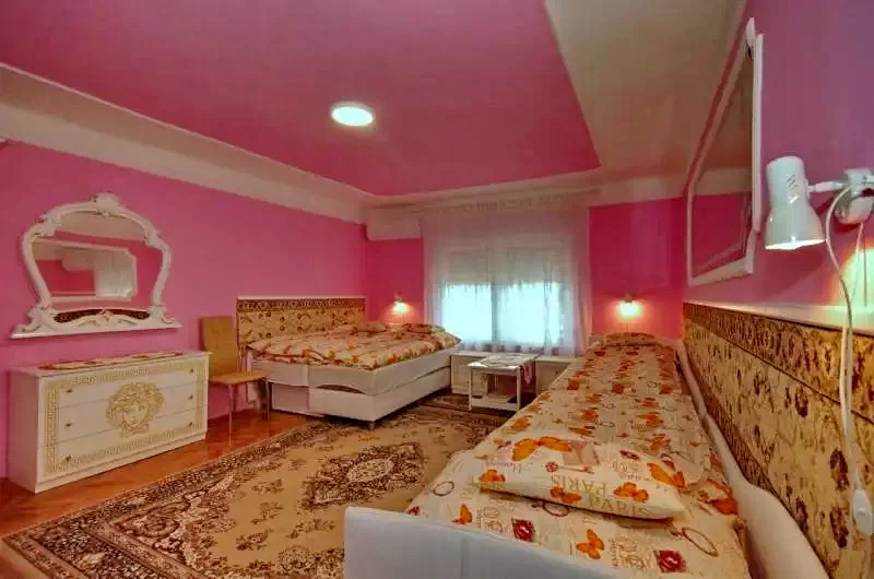 Jula Cazare | Sat de vacanță (K0111-33) Imaginea poate fi supusă drepturilor de autor. Se recomandă contactarea titularului drepturilor.