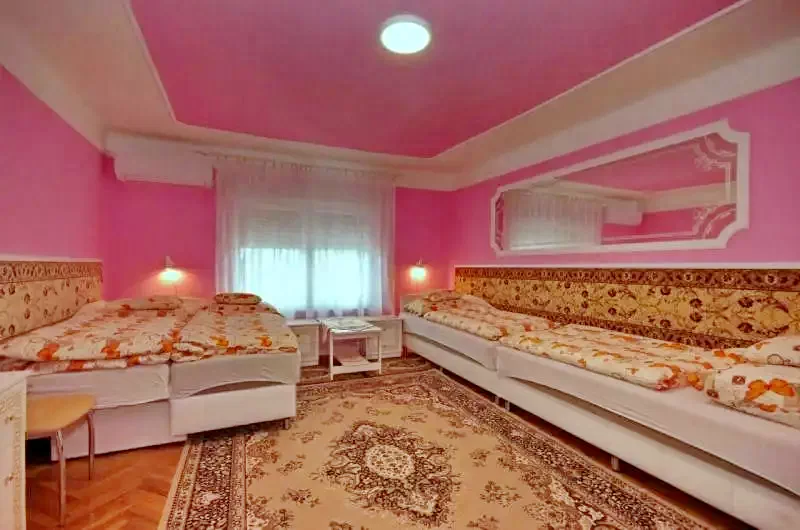 Jula Cazare | Cabană (K0111-34) Imaginea poate fi supusă drepturilor de autor. Se recomandă contactarea titularului drepturilor.