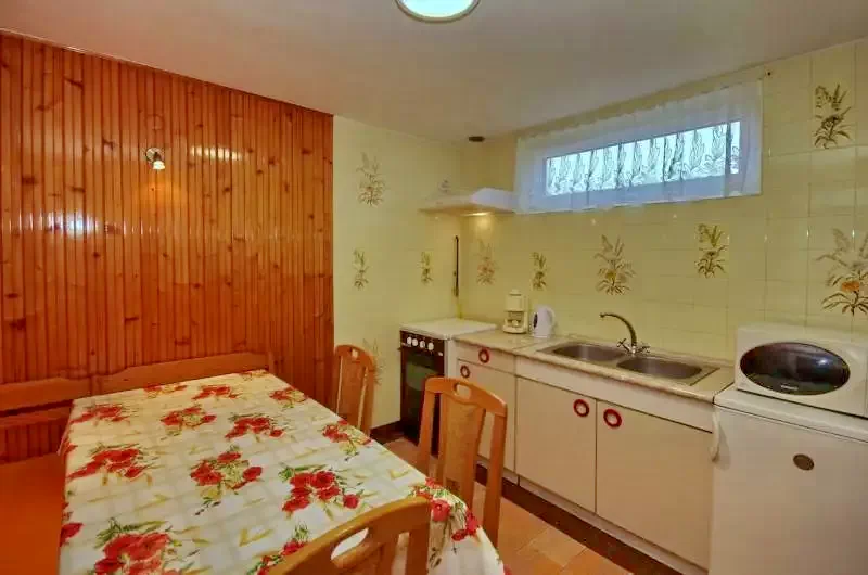 Jula Cazare | Cabană (K0111-40) Imaginea poate fi supusă drepturilor de autor. Se recomandă contactarea titularului drepturilor.