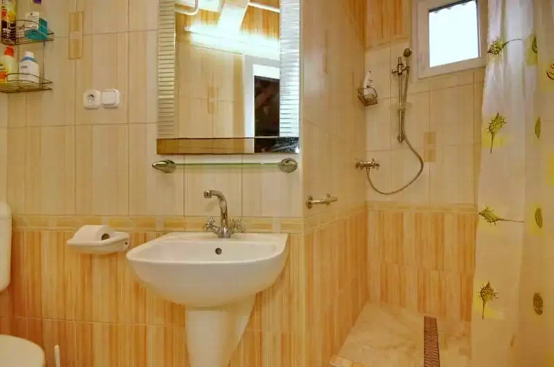 Jula Cazare | Cabană (K0111-45) Imaginea poate fi supusă drepturilor de autor. Se recomandă contactarea titularului drepturilor.