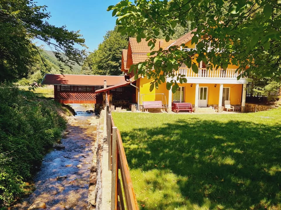 Bratca Cazare | Sat de vacanță (K0822-1) Imaginea poate fi supusă drepturilor de autor. Se recomandă contactarea titularului drepturilor.