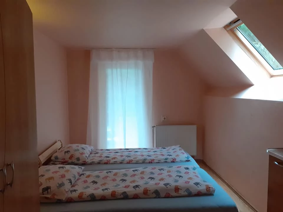 Barátka Szállás | Üdülőfalu (K0822-18) A kép szerzői jogvédelem alatt állhat. Javasolt a kapcsolatfelvétel a jog tulajdonossal.