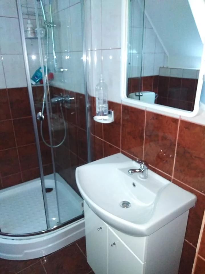 Bratca Cazare | Sat de vacanță (K0822-23) Imaginea poate fi supusă drepturilor de autor. Se recomandă contactarea titularului drepturilor.