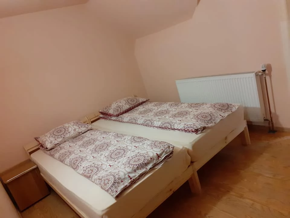 Barátka Szállás | Üdülőfalu (K0822-24) A kép szerzői jogvédelem alatt állhat. Javasolt a kapcsolatfelvétel a jog tulajdonossal.