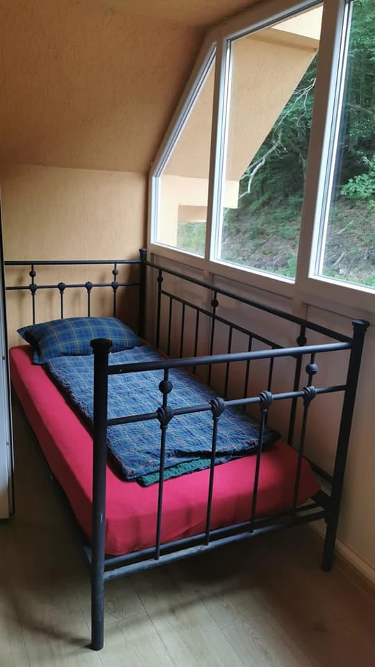 Bratca Cazare | Sat de vacanță (K0822-26) Imaginea poate fi supusă drepturilor de autor. Se recomandă contactarea titularului drepturilor.