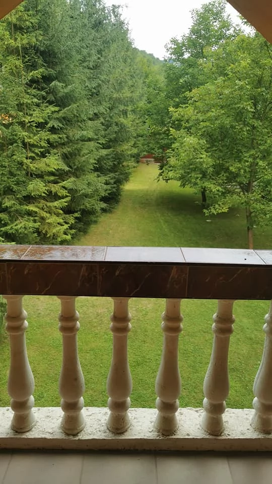 Bratca Cazare | Sat de vacanță (K0822-28) Imaginea poate fi supusă drepturilor de autor. Se recomandă contactarea titularului drepturilor.