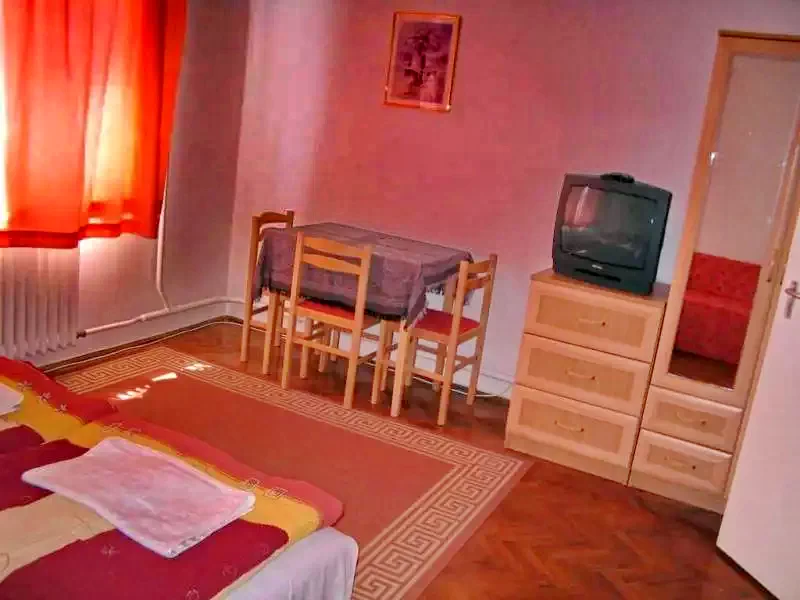  Cazare | Cabană (K0505-12) Imaginea poate fi supusă drepturilor de autor. Se recomandă contactarea titularului drepturilor.