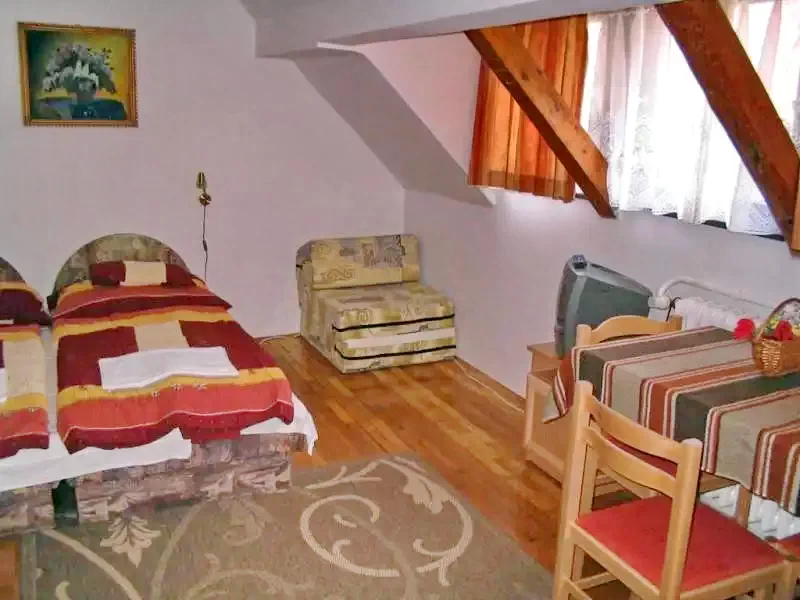  Cazare | Sat de vacanță (K0505-14) Imaginea poate fi supusă drepturilor de autor. Se recomandă contactarea titularului drepturilor.