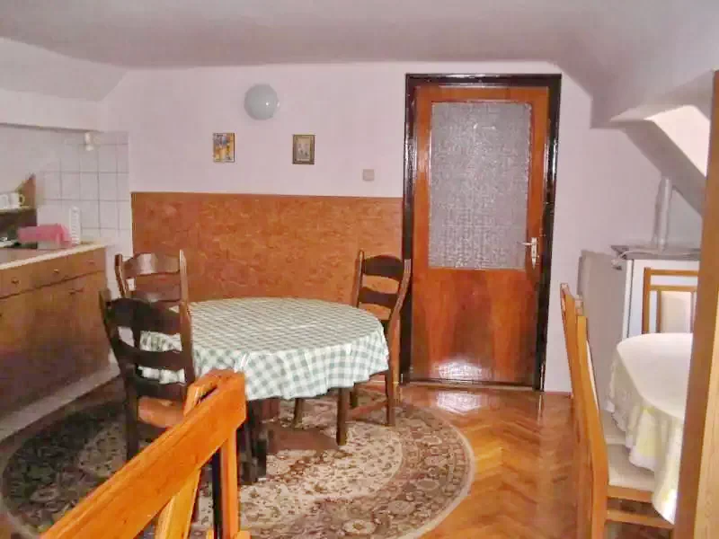  Cazare | Sat de vacanță (K0505-17) Imaginea poate fi supusă drepturilor de autor. Se recomandă contactarea titularului drepturilor.