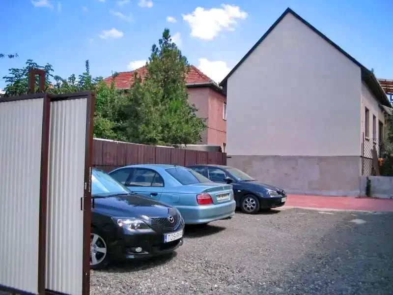  Cazare | Sat de vacanță (K0505-20) Imaginea poate fi supusă drepturilor de autor. Se recomandă contactarea titularului drepturilor.