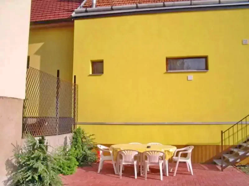  Cazare | Sat de vacanță (K0505-21) Imaginea poate fi supusă drepturilor de autor. Se recomandă contactarea titularului drepturilor.