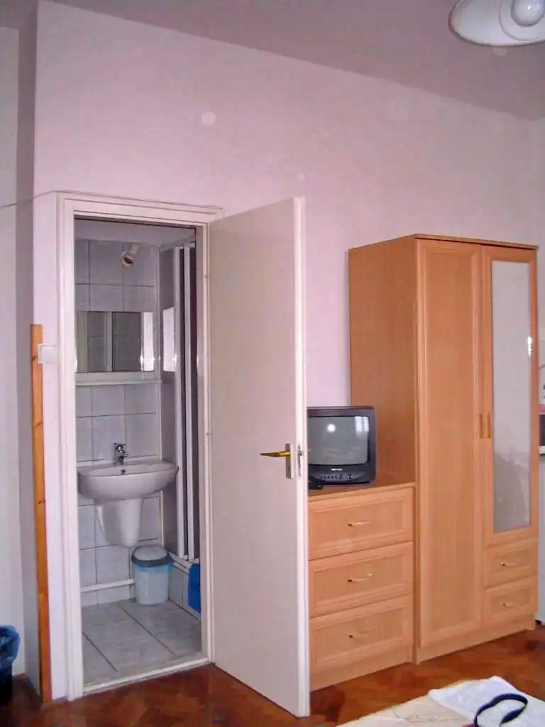  Cazare | Cabană (K0505-24) Imaginea poate fi supusă drepturilor de autor. Se recomandă contactarea titularului drepturilor.