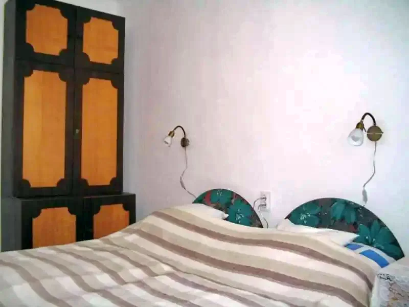  Cazare | Sat de vacanță (K0505-26) Imaginea poate fi supusă drepturilor de autor. Se recomandă contactarea titularului drepturilor.