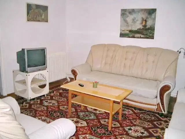  Cazare | Cabană (K0505-34) Imaginea poate fi supusă drepturilor de autor. Se recomandă contactarea titularului drepturilor.