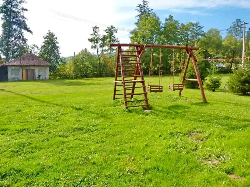 Barajul Zetea Cazare | Cabană (K1170-6) Imaginea poate fi supusă drepturilor de autor. Se recomandă contactarea titularului drepturilor.