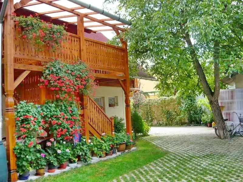  Cazare | Sat de vacanță (K0611-2) Imaginea poate fi supusă drepturilor de autor. Se recomandă contactarea titularului drepturilor.