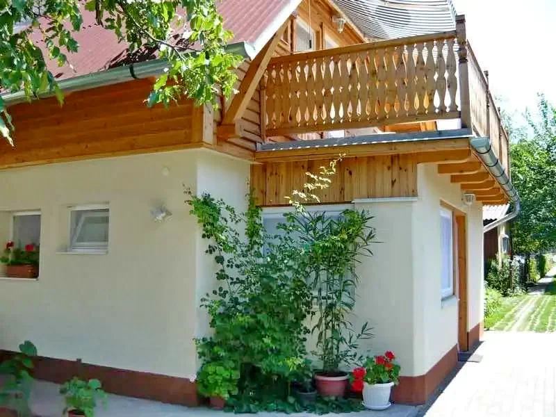  Cazare | Sat de vacanță (K0611-7) Imaginea poate fi supusă drepturilor de autor. Se recomandă contactarea titularului drepturilor.