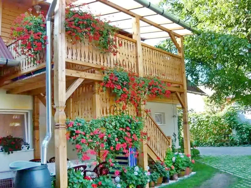  Cazare | Sat de vacanță (K0611-9) Imaginea poate fi supusă drepturilor de autor. Se recomandă contactarea titularului drepturilor.