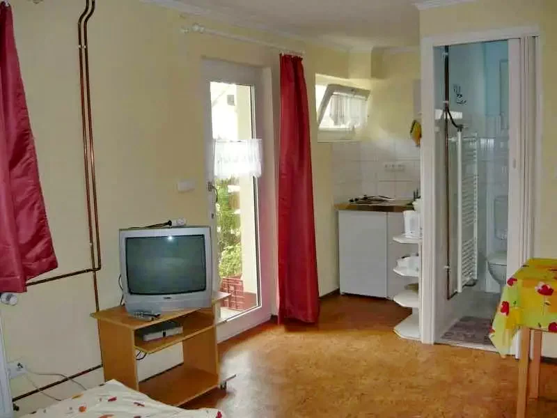  Cazare | Sat de vacanță (K0611-25) Imaginea poate fi supusă drepturilor de autor. Se recomandă contactarea titularului drepturilor.