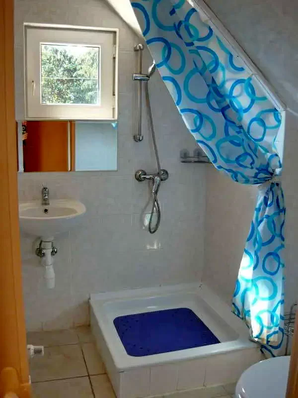  Cazare | Sat de vacanță (K0611-29) Imaginea poate fi supusă drepturilor de autor. Se recomandă contactarea titularului drepturilor.