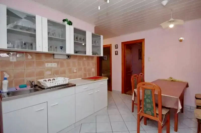 Jula Cazare | Sat de vacanță (K0109-3) Imaginea poate fi supusă drepturilor de autor. Se recomandă contactarea titularului drepturilor.