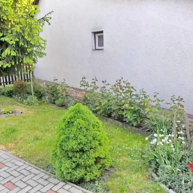 Jula Cazare | Sat de vacanță (K0109-7) Imaginea poate fi supusă drepturilor de autor. Se recomandă contactarea titularului drepturilor.