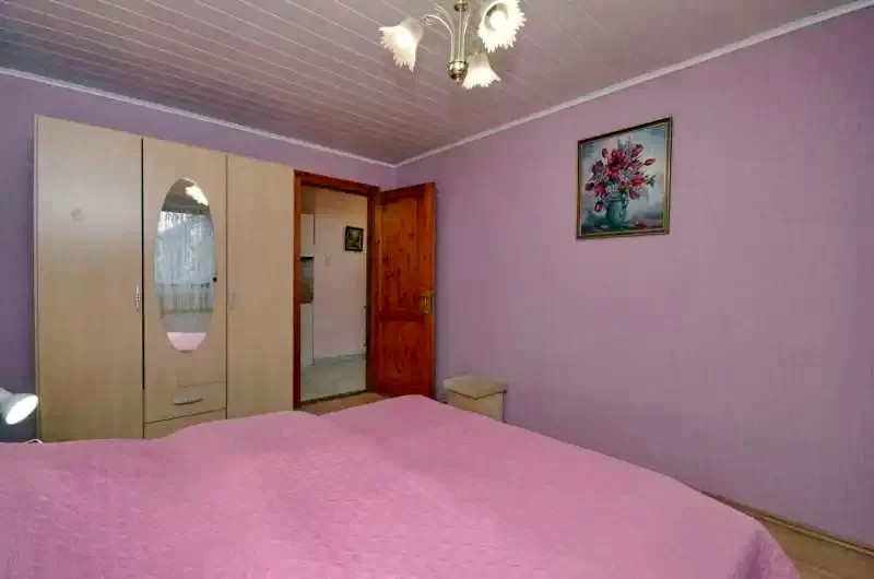 Jula Cazare | Sat de vacanță (K0109-13) Imaginea poate fi supusă drepturilor de autor. Se recomandă contactarea titularului drepturilor.