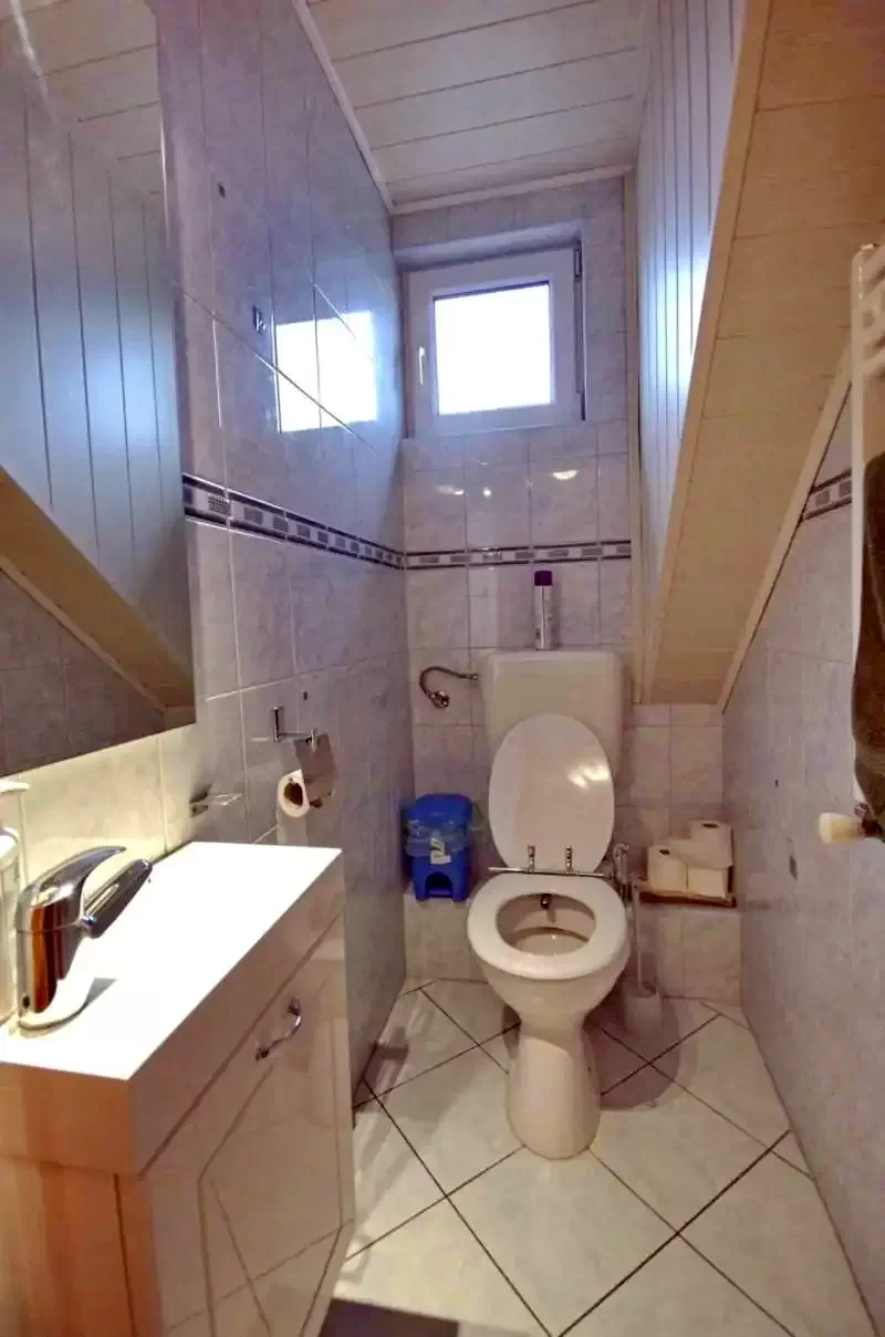 Jula Cazare | Sat de vacanță (K0109-26) Imaginea poate fi supusă drepturilor de autor. Se recomandă contactarea titularului drepturilor.