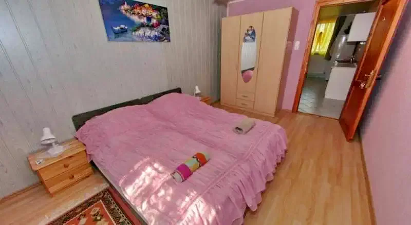 Jula Cazare | Sat de vacanță (K0109-29) Imaginea poate fi supusă drepturilor de autor. Se recomandă contactarea titularului drepturilor.