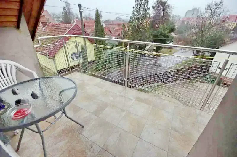 Jula Cazare | Cabană (K0109-33) Imaginea poate fi supusă drepturilor de autor. Se recomandă contactarea titularului drepturilor.