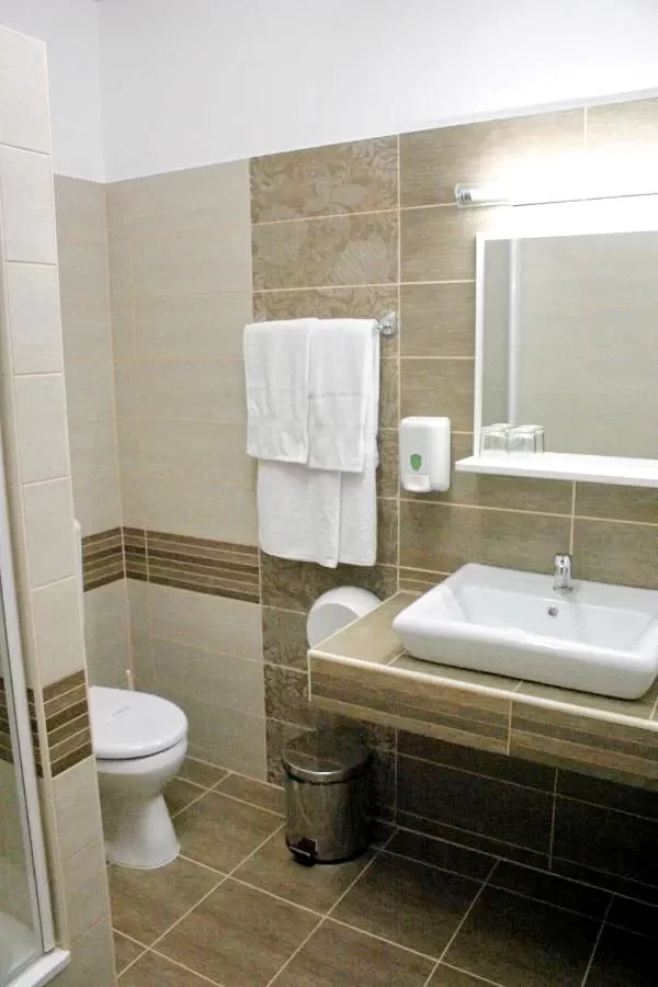 Bistrița Cazare | Motel (K1066-11) Imaginea poate fi supusă drepturilor de autor. Se recomandă contactarea titularului drepturilor.