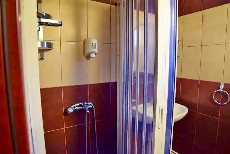Sovata Cazare | Vila (K0329-19) Imaginea poate fi supusă drepturilor de autor. Se recomandă contactarea titularului drepturilor.