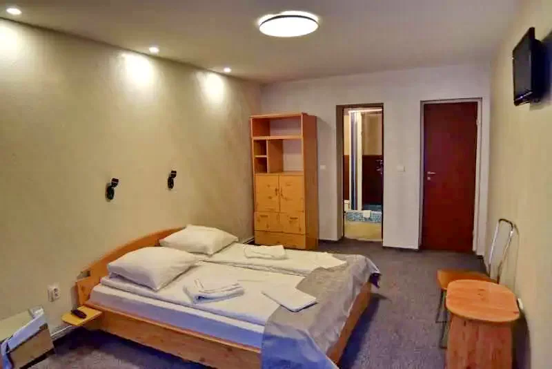 Sovata Cazare | Vila (K0329-24) Imaginea poate fi supusă drepturilor de autor. Se recomandă contactarea titularului drepturilor.
