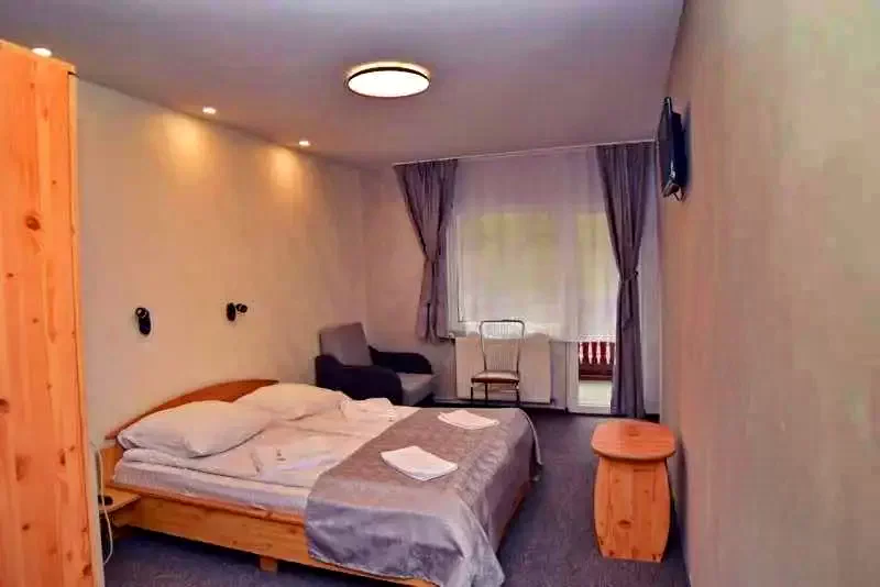 Sovata Cazare | Vila (K0329-26) Imaginea poate fi supusă drepturilor de autor. Se recomandă contactarea titularului drepturilor.