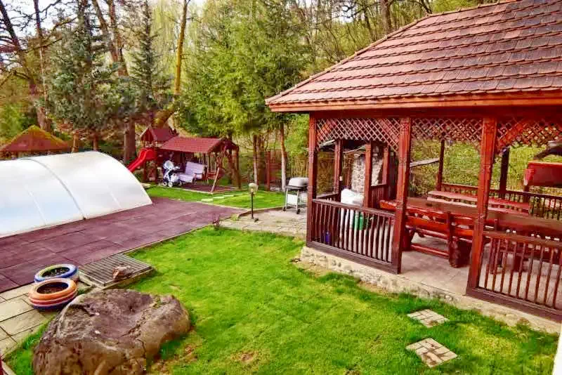 Sovata Cazare | Vila (K0329-35) Imaginea poate fi supusă drepturilor de autor. Se recomandă contactarea titularului drepturilor.