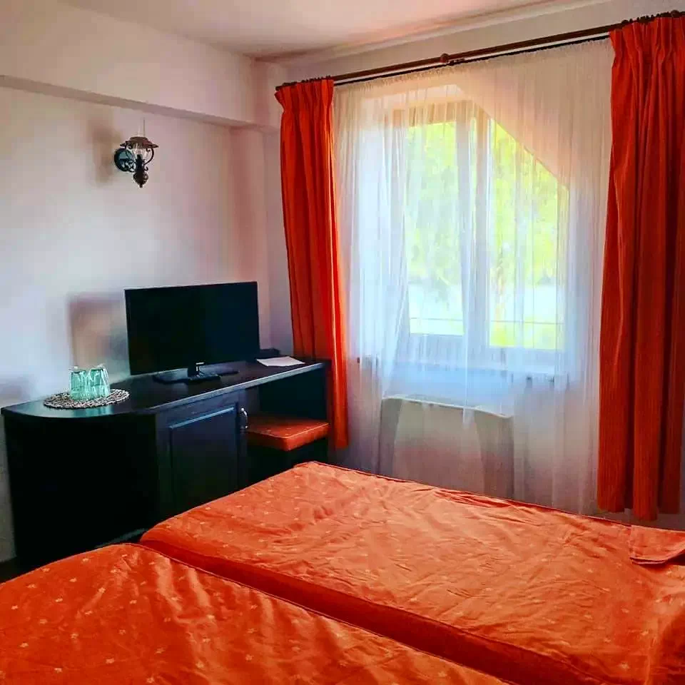 Crișan Cazare | Motel (K1325-12) Imaginea poate fi supusă drepturilor de autor. Se recomandă contactarea titularului drepturilor.