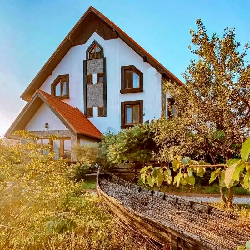 Crișan Szállás | Panzió (K1325-21) A kép szerzői jogvédelem alatt állhat. Javasolt a kapcsolatfelvétel a jog tulajdonossal.