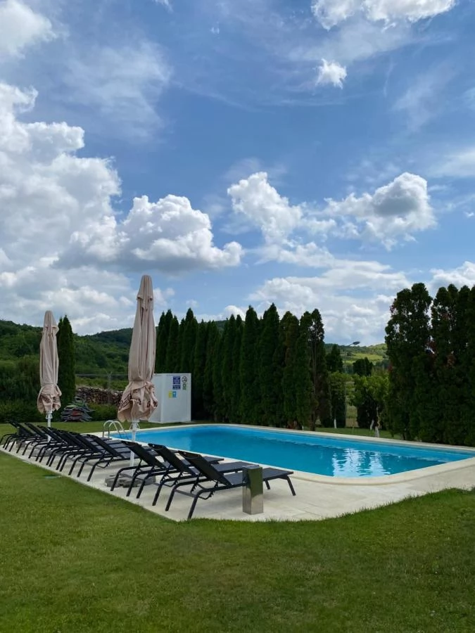 Szombatság Szállás | Motel (K0962-17) A kép szerzői jogvédelem alatt állhat. Javasolt a kapcsolatfelvétel a jog tulajdonossal.