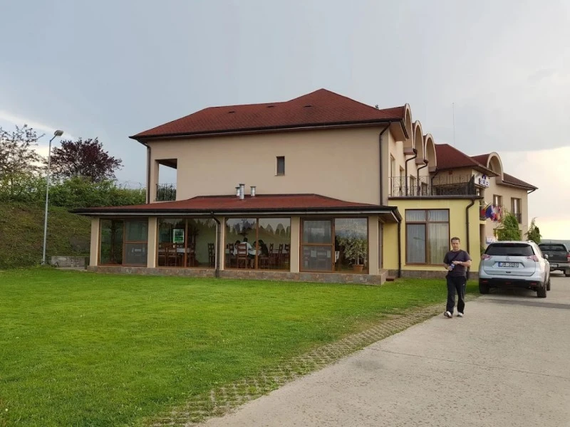 Cazare Sâmbăta- Pensiunea Silver **** | Szombatság - Silver Panzió ****. Imaginea poate fi supusă drepturilor de autor. Se recomandă contactarea titularului drepturilor.