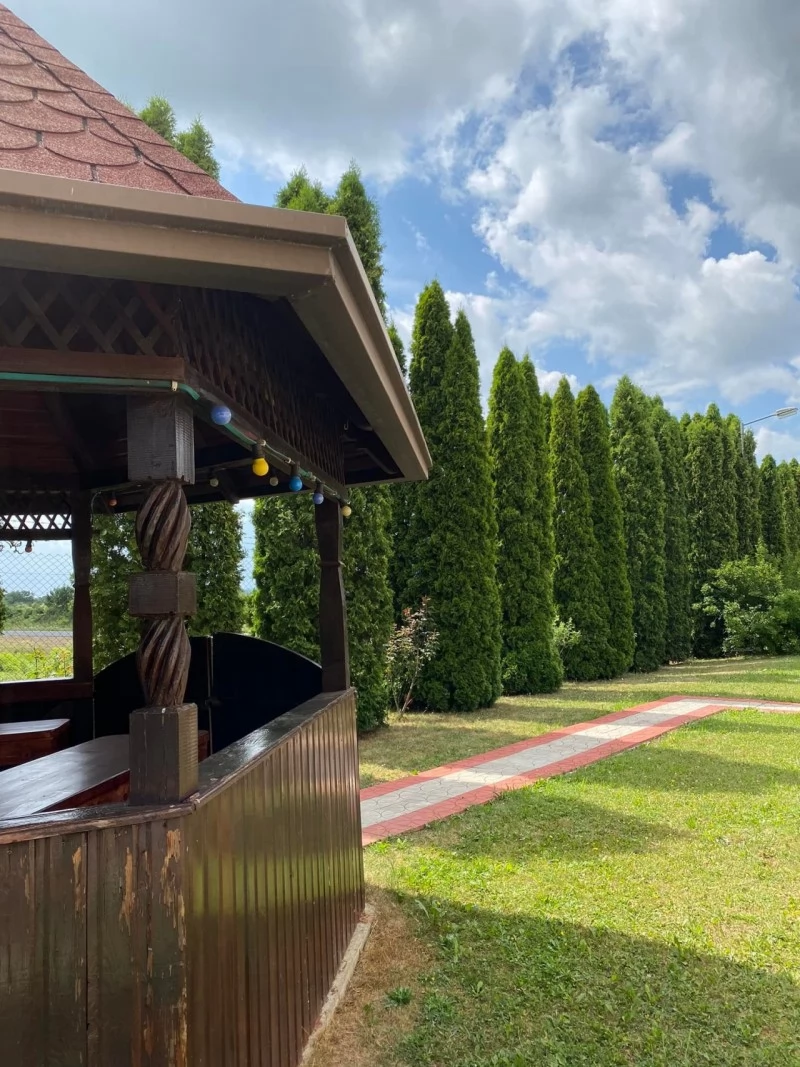 Szombatság Szállás | Motel (K0962-55) A kép szerzői jogvédelem alatt állhat. Javasolt a kapcsolatfelvétel a jog tulajdonossal.