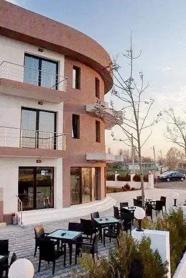 Eforie Nord Cazare | Camping / Popas turistic (K1319-3) Imaginea poate fi supusă drepturilor de autor. Se recomandă contactarea titularului drepturilor.