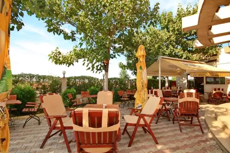 Eforie Nord Cazare | Camping / Popas turistic (K1319-7) Imaginea poate fi supusă drepturilor de autor. Se recomandă contactarea titularului drepturilor.