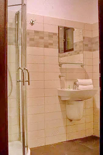 Eforie Nord Cazare | Camping / Popas turistic (K1319-22) Imaginea poate fi supusă drepturilor de autor. Se recomandă contactarea titularului drepturilor.