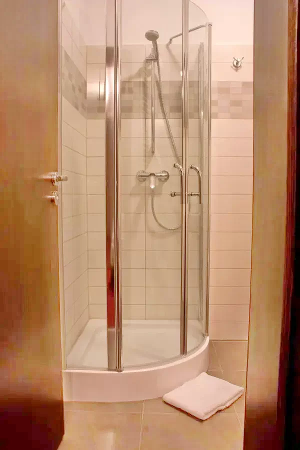  Szállás | Kemping / turistapihenő (K1319-30) A kép szerzői jogvédelem alatt állhat. Javasolt a kapcsolatfelvétel a jog tulajdonossal.