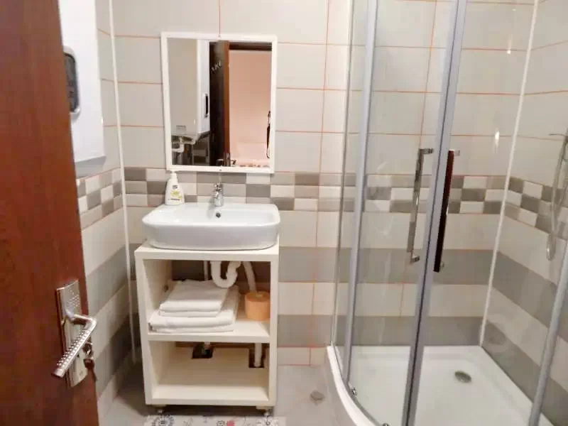 Crișan Cazare | Motel (K1321-12) Imaginea poate fi supusă drepturilor de autor. Se recomandă contactarea titularului drepturilor.