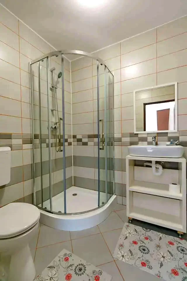 Crișan Cazare | Motel (K1321-18) Imaginea poate fi supusă drepturilor de autor. Se recomandă contactarea titularului drepturilor.