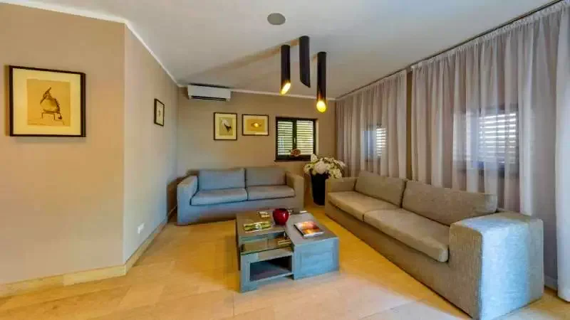 Crișan Cazare | Motel (K1326-7) Imaginea poate fi supusă drepturilor de autor. Se recomandă contactarea titularului drepturilor.