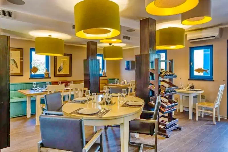 Crișan Cazare | Motel (K1326-8) Imaginea poate fi supusă drepturilor de autor. Se recomandă contactarea titularului drepturilor.